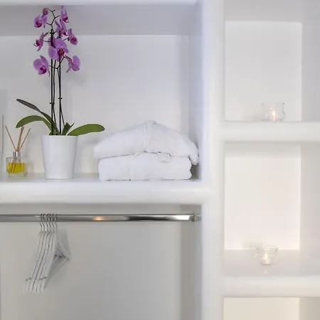 In Heart House - Naousa, Paros * Naousa (Paros)